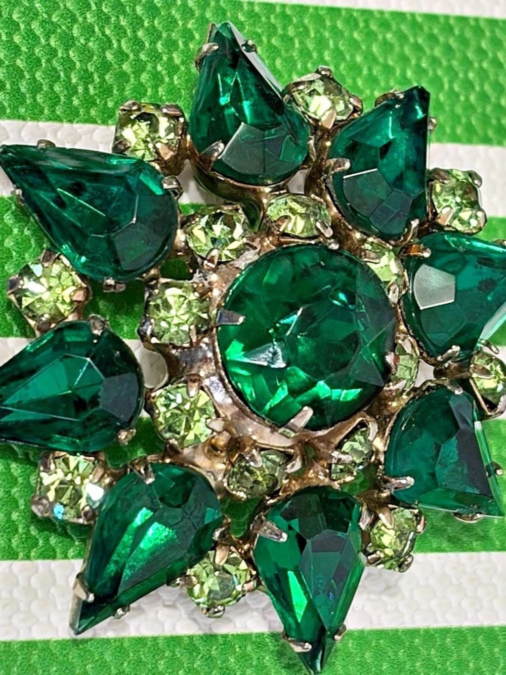 Vintage Emerald Green Rhinestone Brooch Pin